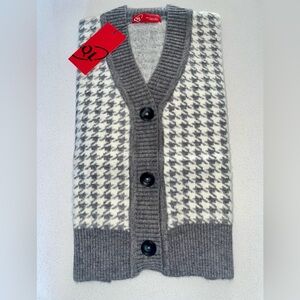 Women cardigan
Size large
Front open with button